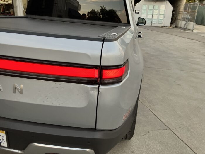 V1-TAILGATE-AND-SIDE-PANEL-DAMAGE-700×525